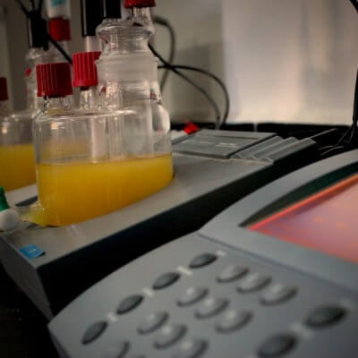 Contenido de humedad (ASTM D1533)